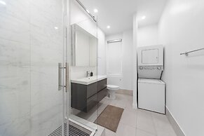 SPACIOUS RENOVATED APARTMENT SLEEPS 12