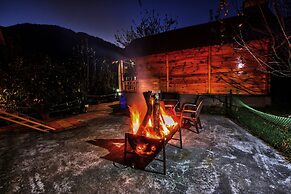 Attic Cottage by Dumnu Homes