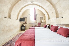 Uzay Cave Suite Hotel