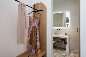 Athina Milos Suites