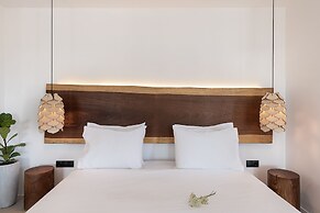 Athina Milos Suites