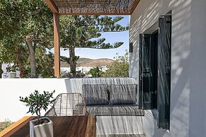 Athina Milos Suites