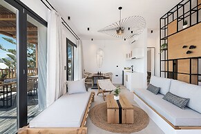 Athina Milos Suites