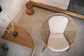 Athina Milos Suites