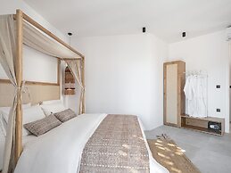 Athina Milos Suites