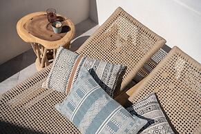 Athina Milos Suites