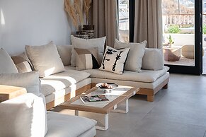 Athina Milos Suites