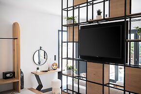 Athina Milos Suites