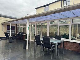 OYO Watton Vibe Hotel