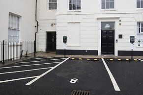 Elliot Oliver - Luxury 2 Bedroom Regency Apartment With Parking & EV C