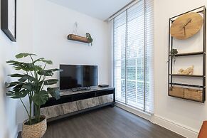 Elliot Oliver - Luxury 2 Bedroom Regency Apartment With Parking & EV C