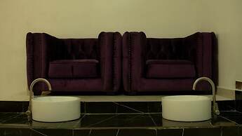 247 Luxury Hotel & Apartment Ajah