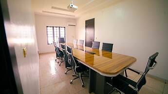 247 Luxury Hotel & Apartment Ajah