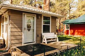 Serene Creek Side Cottage Retreat