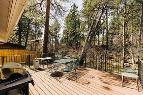 Serene Creek Side Cottage Retreat