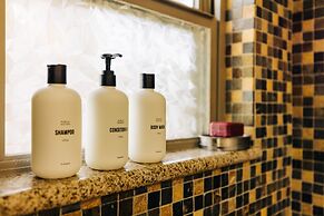 Serene Creek Side Cottage Retreat