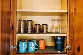 Serene Creek Side Cottage Retreat