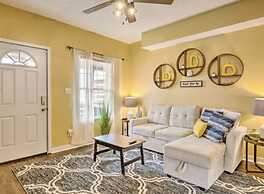 Urban Chic Townhome Near Downtown