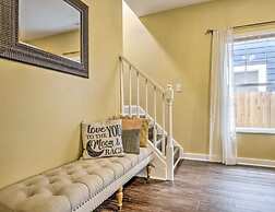 Urban Chic Townhome Near Downtown