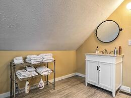 Urban Chic Townhome Near Downtown