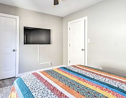 Urban Chic Townhome Near Downtown