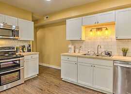 Urban Chic Townhome Near Downtown