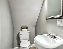 Urban Chic Townhome Near Downtown