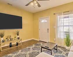 Urban Chic Townhome Near Downtown