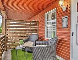 Urban Chic Townhome Near Downtown