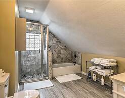 Urban Chic Townhome Near Downtown