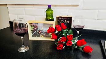 Cobertura Triplex ao Lado da Rua Coberta