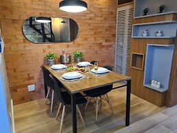 Cobertura Triplex ao Lado da Rua Coberta