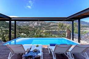 Villa Luca Desimi in Desimi