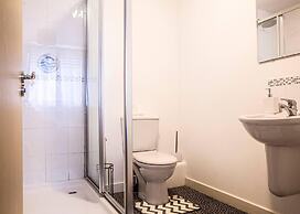 Inviting 2-bed Apartment in Wolverhampton