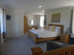 The Rock Self Catering Holiday Accommodation