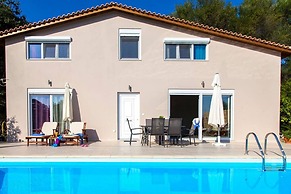 Villa Manos in Ligia