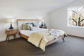 Sleeps10-garden-freeparking-bbq-familyfriendly