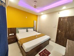 Goroomgo Jagdish Palace Puri