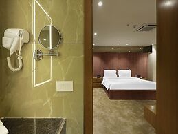 Sunday Hotel Vadodara