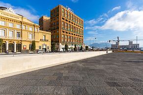 Piazza Municipio Blue Apartment by Wonderful Italy