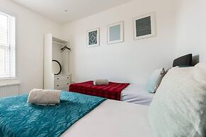 Modern Apartment, Castle View Rochester, England