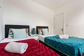 Modern Apartment, Castle View Rochester, England