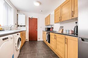 Immaculate 4-bed House Near Anfield and Goodison