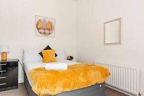 Immaculate 4-bed House Near Anfield and Goodison