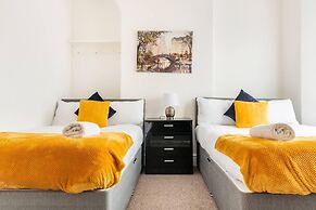 Immaculate 4-bed House Near Anfield and Goodison