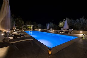 Serenity River Villa