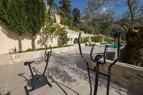 Serenity River Villa