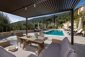 Serenity River Villa