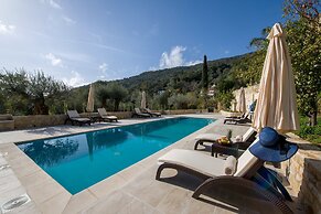 Serenity River Villa