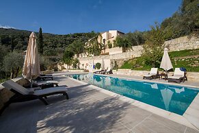 Serenity River Villa